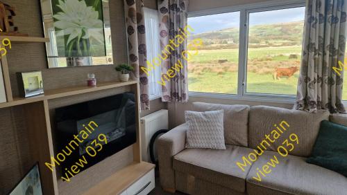 Et tv og/eller underholdning på Mountain view 039