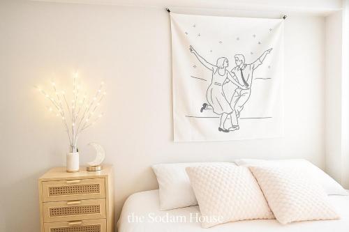 Een bed of bedden in een kamer bij the Sodam House