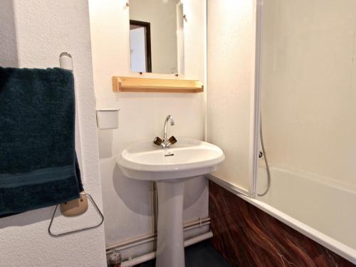 a white bathroom with a sink and a shower at Studio cosy 3 places au pied des pistes, animaux acceptés - FR-1-340-124 in Chamrousse