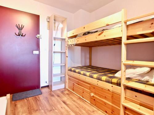 a room with two bunk beds and a hallway at Studio cosy 3 places au pied des pistes, animaux acceptés - FR-1-340-124 in Chamrousse