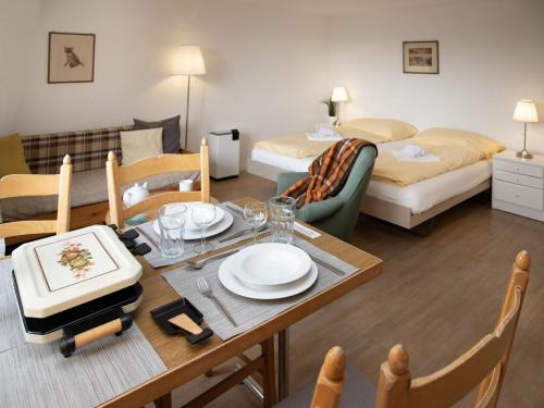 Ένα ή περισσότερα κρεβάτια σε δωμάτιο στο Studio Helene Studio Christel by Interhome