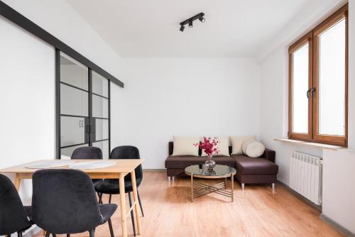 Metro Młynów City Comfort Apartment by BookingHost