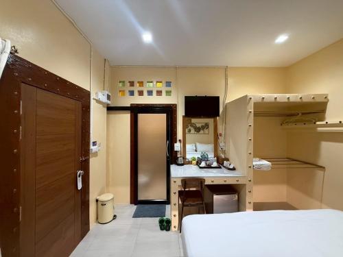 Kuchyň nebo kuchyňský kout v ubytování Khlong bang phra boutique hotel