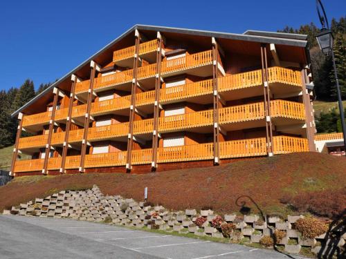 Appartement avec balcon, proche de Petit-Châtel, avec WIFI