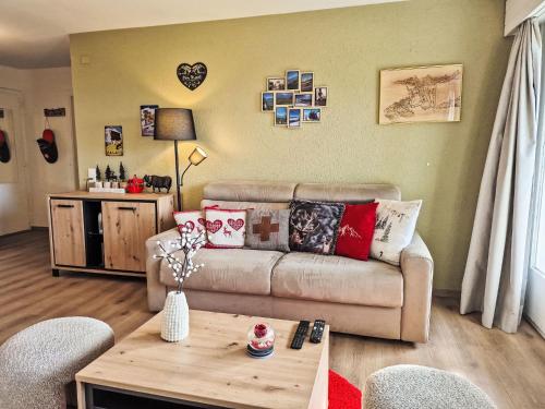 Apartment Les Essampilles 25 by Interhome
