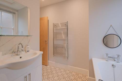 Et badeværelse på The Dale - Large 4BR House