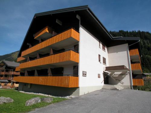 Spacieux appartement proche télésièges Vonnes avec balcon