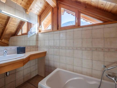 a bathroom with a tub and a sink and windows at Appartement 4 pièces à Morzine, skis aux pieds, jacuzzi, 9 pers, 100m², centre, animaux admis - FR-1-754-24 in Morzine