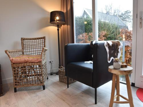 ein Wohnzimmer mit einer Couch und einem Sessel und einem Fenster in der Unterkunft Alluring Apartment in Bergen with Terrace, Garden and BBQ in Bergen