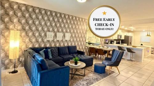 Χώρος καθιστικού στο Charming Holiday Condo, Only 7 Min To Disney