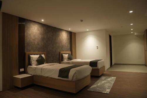 Ένα ή περισσότερα κρεβάτια σε δωμάτιο στο Kriya Grandeur Hotel