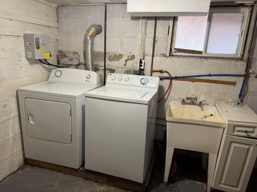 Η κουζίνα ή μικρή κουζίνα στο 2 Bedroom Cozy Accommodation