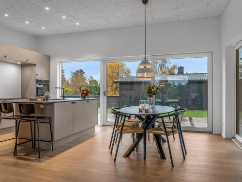 Köök või kööginurk majutusasutuses Holiday Home Barnet - 180m to the fjord by Interhome