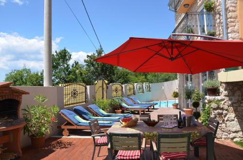 Großes Ferienhaus Mit Eigenem Pool Und Terrasse