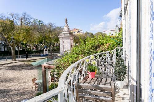 Lisbon charming balcony flat with air conditioner!