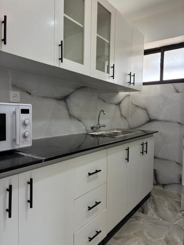 Η κουζίνα ή μικρή κουζίνα στο T2 arrendamento diário