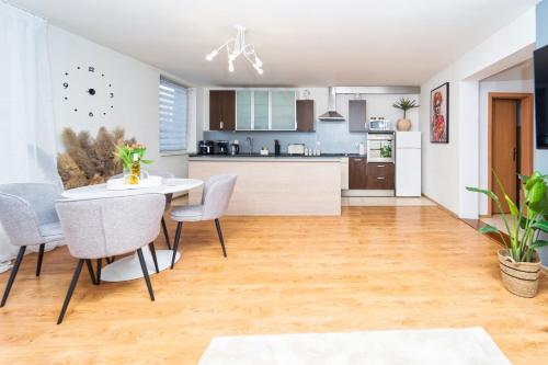 Nhà bếp/bếp nhỏ tại D Apartments Čadca Centrum