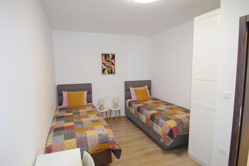 Modern 2-Bedroom Apartment Near the Beach