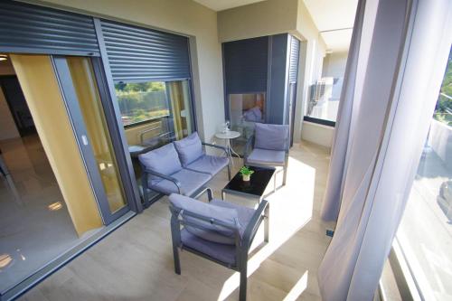 Modern 2-Bedroom Apartment Near the Beach