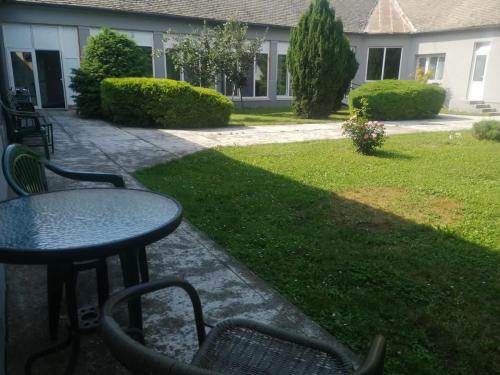 Κήπος έξω από το Domus025