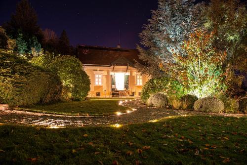 Κήπος έξω από το Villa Mimi