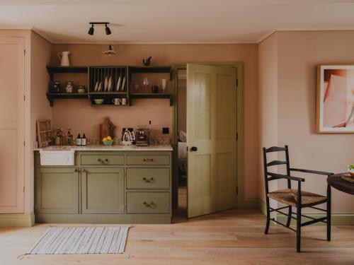 Köök või kööginurk majutusasutuses Luxury Landmark Stay in the Cotswolds with terrace