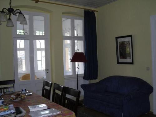 O zonă de relaxare la Strandnahe Ferienwohnung In Gründerzeitvilla