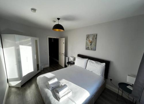 Katil atau katil-katil dalam bilik di Abbey Apartments