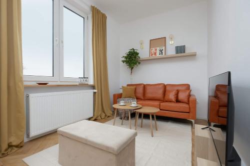Spacious One Bedroom Apartment for 2 People in Warsaw by Noclegi Renters