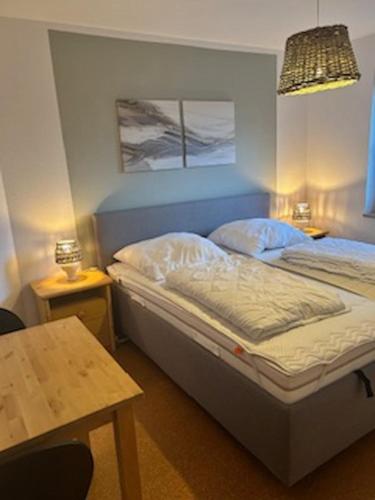a bedroom with two twin beds and a table at Lieblingsplatz in Petersdorf auf Fehmarn