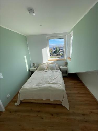 Giường trong phòng chung tại EifelNest