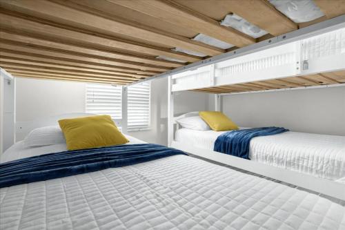 Ένα ή περισσότερα κρεβάτια σε δωμάτιο στο 3 Bedrooms 25 Bathrooms Encantada 3091 Yl