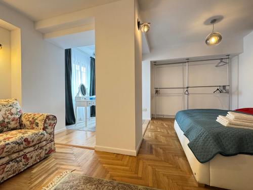 Χώρος καθιστικού στο City view apartment in center of Brasov, AFI