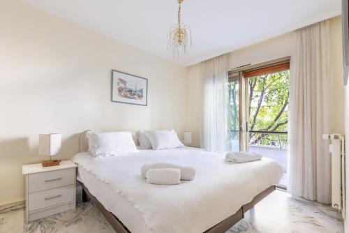 LB Vacation Rentals I Cannes Croisette, Large Terrace, Free Parking, Beaches