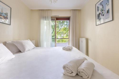 Postel nebo postele na pokoji v ubytování LB Vacation Rentals I Cannes Croisette, Large Terrace, Free Parking, Beaches