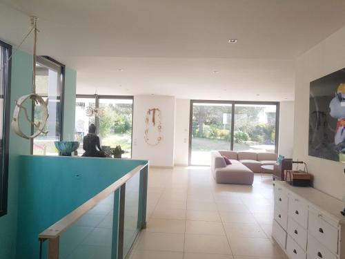 Villa d'architecte 350m carrés bord de forêt 10mn des plages