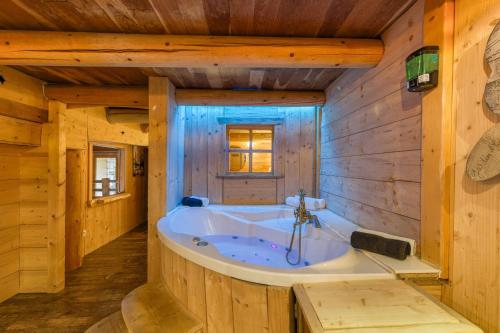 Et badeværelse på Le Cosy Lodge