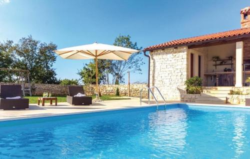 Hồ bơi trong/gần Charmante Villa Histra Mit Pool Und Großem Garten