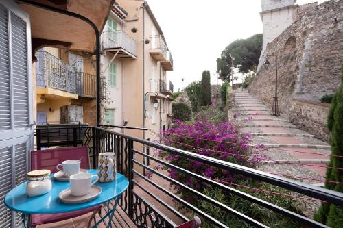 LE COEUR DU SUQUET avec petit balcon et belle vue