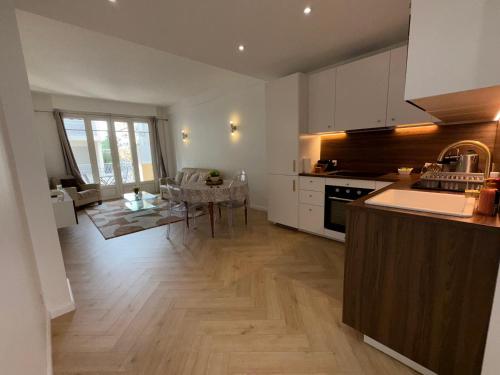 Beautiful 3 rooms, Carré d 'Or