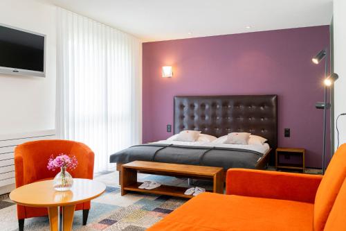 Postel nebo postele na pokoji v ubytování Swiss Heidi Hotel