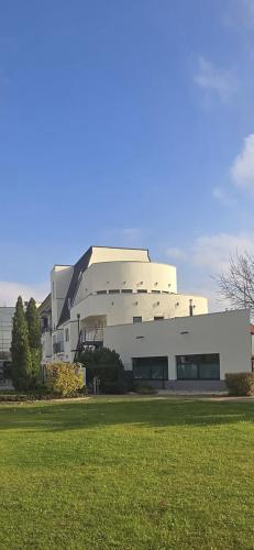 Holiday Beach Budapest Hotel