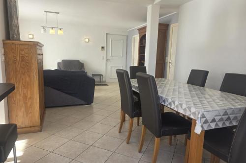 Beautiful Apartment with Garden Near Beach