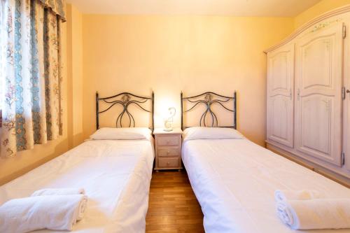 two beds sitting next to each other in a bedroom at Historic Village Escape in Burgo de Osma in El Burgo de Osma