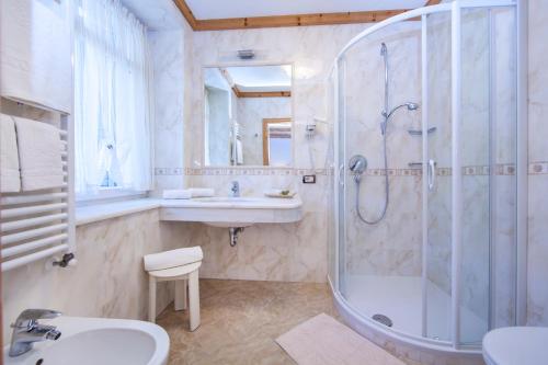 Koupelna v ubytování Hotel Corona Krone