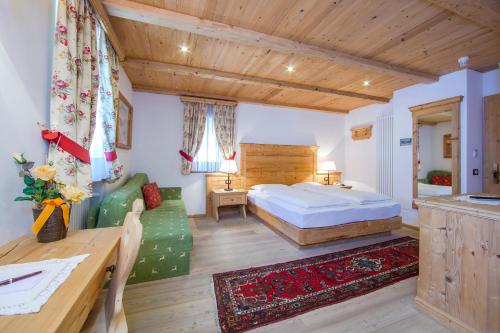 Postel nebo postele na pokoji v ubytování Hotel Corona Krone