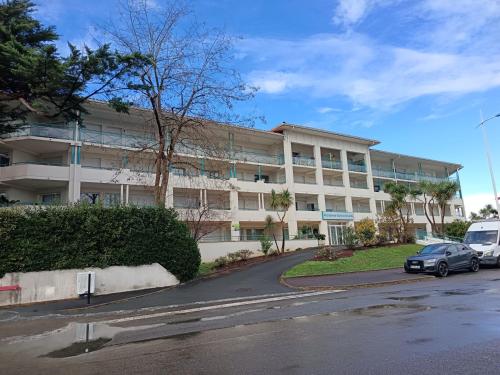 Το κτήριο όπου στεγάζεται  το διαμέρισμα