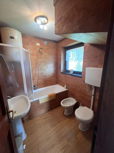 Ένα μπάνιο στο Chez Mati by Sunhome Fiemme