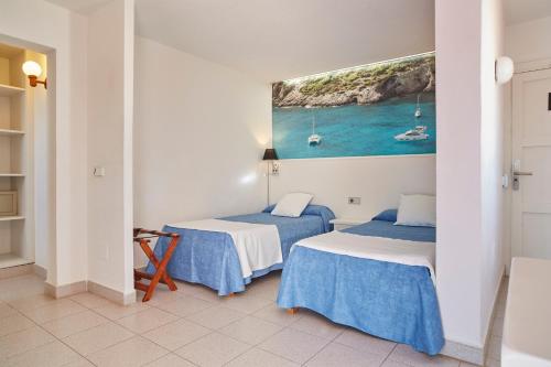 En eller flere senge i et værelse på Aptos Casa Luis by Invisa