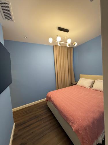 Una cama o camas en una habitación de Toshkent City Nest One